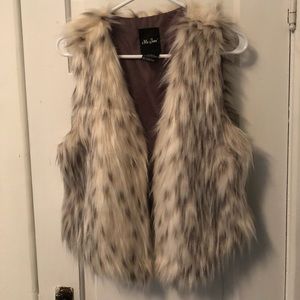 Me Jane faux fur vest size medium